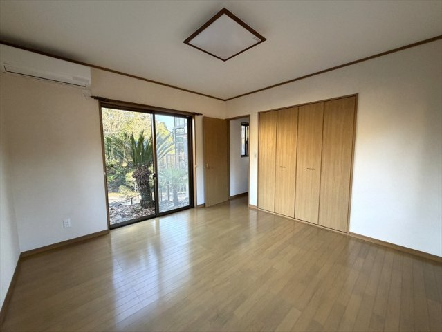 大室山の麓に建つリフォーム済の3LDKの洋室|離れのような洋室