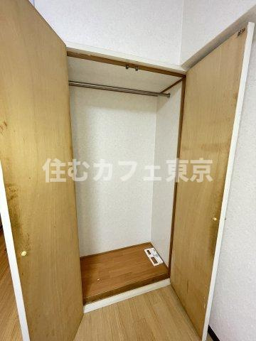 国分寺司ハイツの収納|リビングの収納です