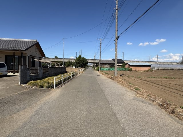 【前面道路含む現地写真】 | 深谷市宿根第3　リーブルガーデン　新築戸建　全1棟　1号棟