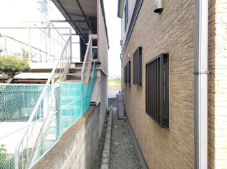 【周辺】 | 甲府市国母2丁目 平成20年築中古戸建 内装一新 車1台 | 敷地北側境界