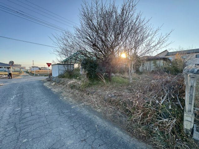 －三丁目不動産-　深谷市新井　中古戸建の前面道路含む現地写真