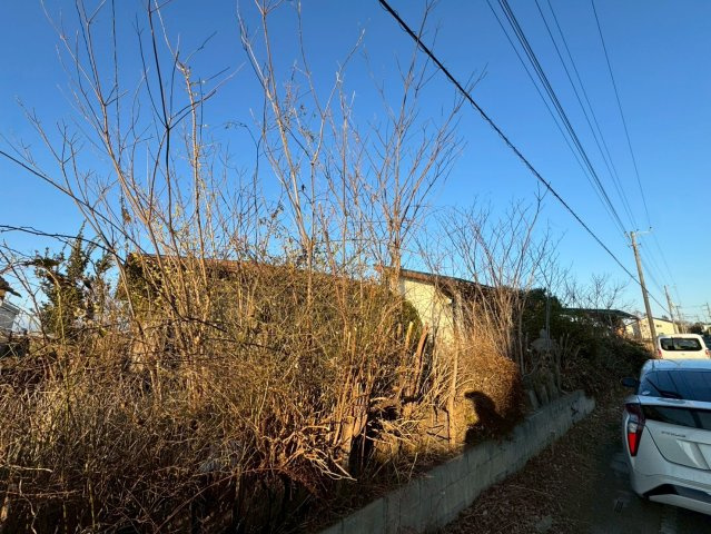 -三丁目不動産-　深谷市新井　中古戸建の前面道路含む現地写真