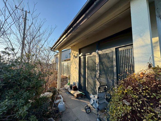 －三丁目不動産-　深谷市新井　中古戸建の玄関