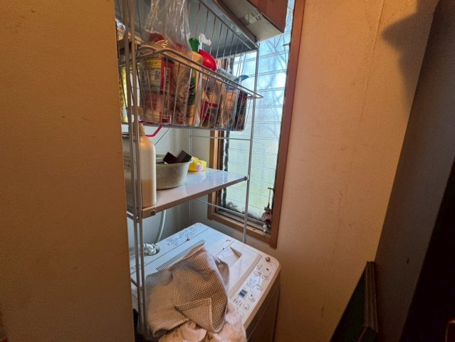 －三丁目不動産-　深谷市新井　中古戸建のランドリースペース