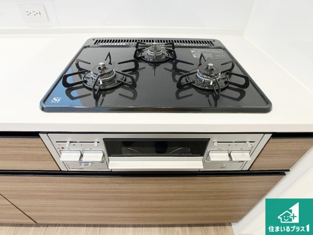 アルファスマート明石東野町人丸ヒルズの設備|ダブル高火力Ｓｉセンサー付きコンロ！３口あるので、まとめて料理をする時も大活躍！