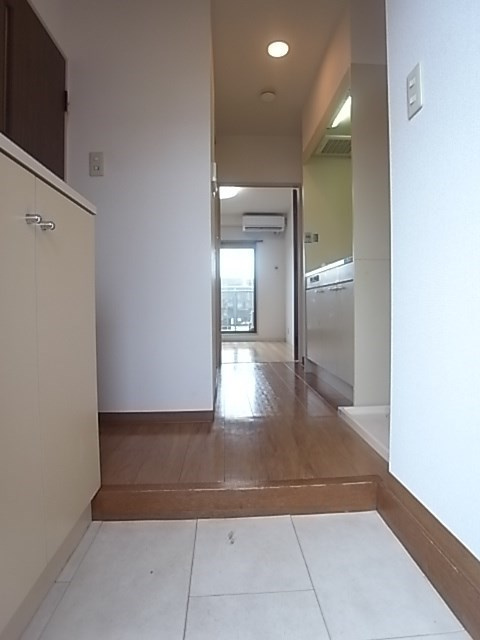 ロイヤルメゾン六甲道の玄関
