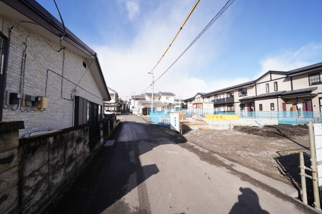 新築　沼田市材木町第１　１号棟の前面道路含む現地写真|現地写真　西側接道幅員約16.3ｍ	