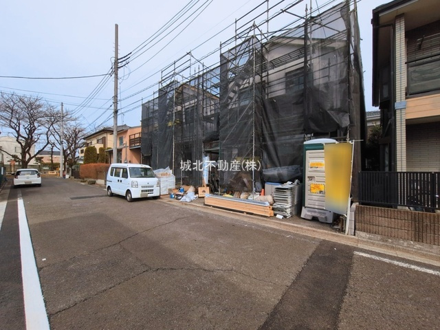 練馬区南大泉1丁目 全2棟 A号棟の前面道路含む現地写真