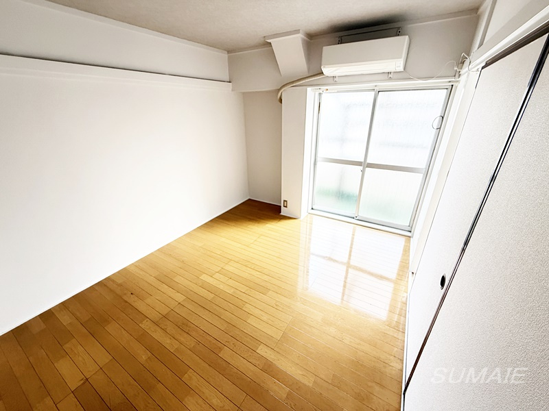 佐々木マンションの居間・リビング|6帖の洋室です☆