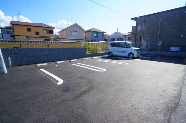 アヴニールの駐車場