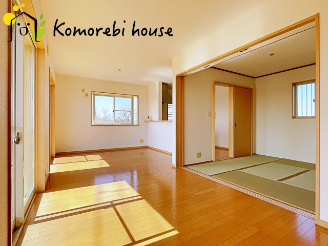 比企郡川島町大字飯島　中古戸建の居間・リビング|ゆったりとしたリビングです