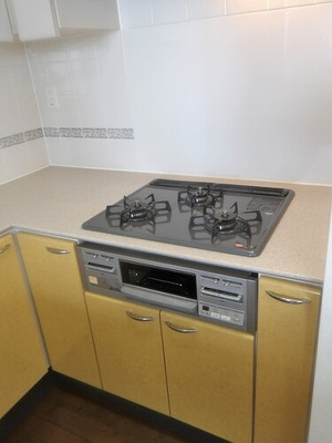 【キッチン】 | パークスカイタワー松戸 | 3つ口コンロ　※2025年7月撮影