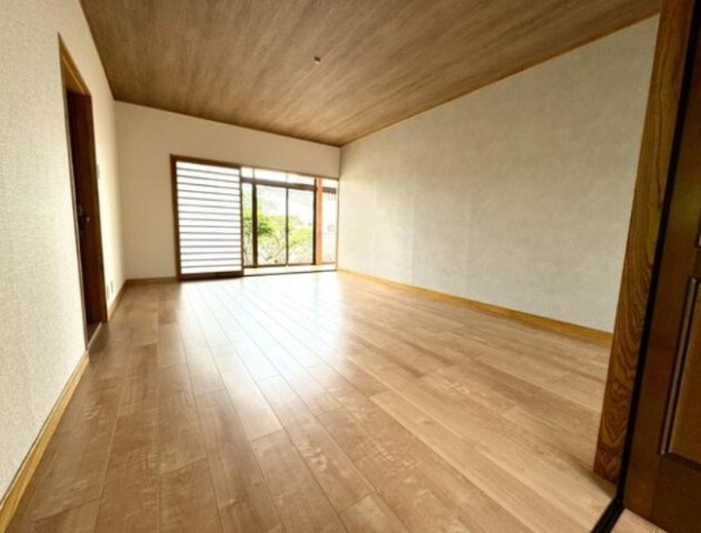 中古戸建　岩出市山　平屋建ての寝室|個人の部屋や寝室として使える洋室です