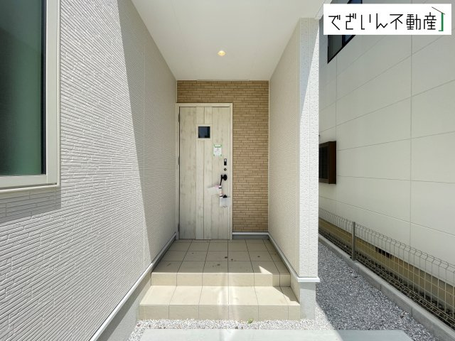 【玄関】 | GRAFARE熊谷市本石　新築住宅 | 現地(2026年5月撮影)