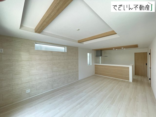 【居間・リビング】 | GRAFARE熊谷市本石　新築住宅 | 細部まで丁寧に仕上げられた内装が、日々の生活を豊かに彩ります。家族の思い出が増えていく場所に。
現地(2026年5月撮影)