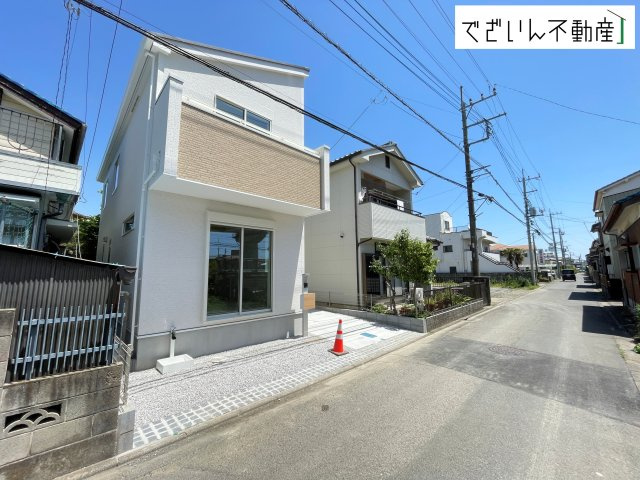 【前面道路含む現地写真】 | GRAFARE熊谷市本石　新築住宅 | 街並みに馴染む、シンプルで洗練された佇まい。暮らしにちょっとした遊び心を添えてくれるお家です。
現地(2026年5月撮影)