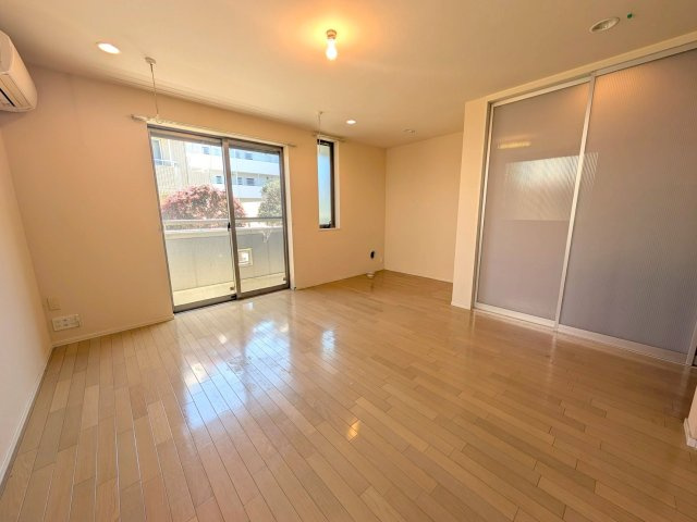 MAISON NOIR Nのエントランス