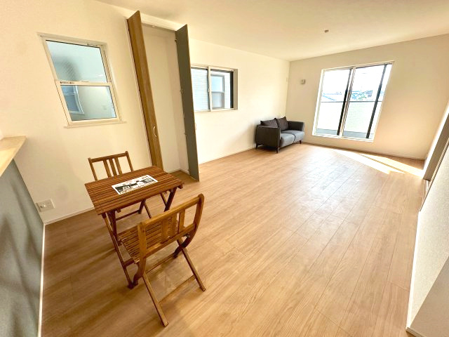 堺市北区長曽根町１号棟の居間・リビング