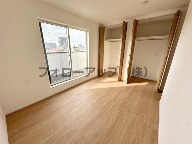 堺市北区長曽根町１号棟の洋室|落ち着いた色調の洋室です