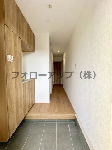 堺市北区長曽根町１号棟の玄関|明るい玄関です