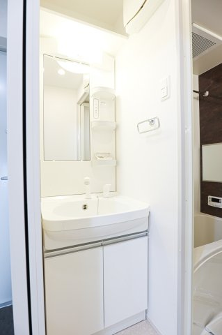 サヴォイブロンズガーデニア　2階の独立洗面台|別号室です。現状優先になります。