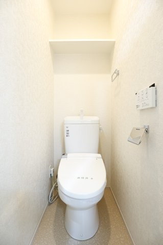 サヴォイブロンズガーデニア　2階のトイレ|別号室です。現状優先になります。