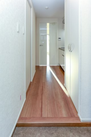 サヴォイブロンズガーデニア　2階の玄関|別号室です。現状優先になります。