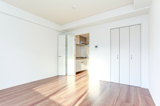 サヴォイブロンズガーデニア　2階の居間・リビング|別号室です。現状優先になります。