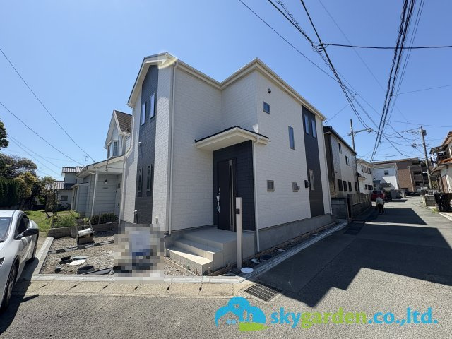 茅ヶ崎市松林3丁目883　新築戸建　1棟の前面道路含む現地写真|令和8年4月3日撮影