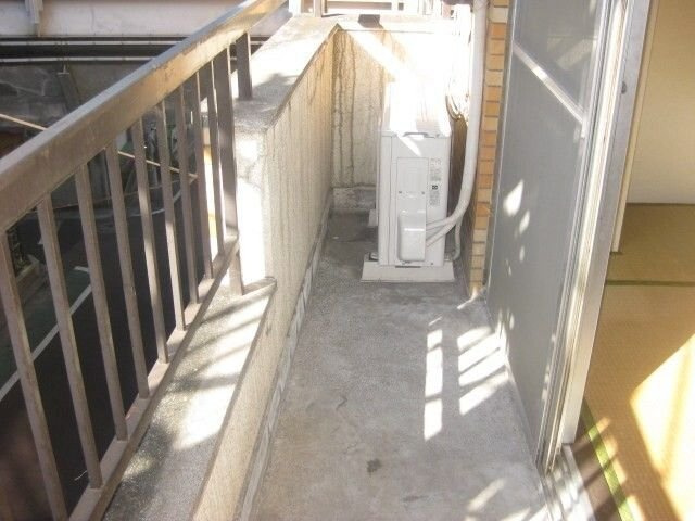 小川ビルのバルコニー