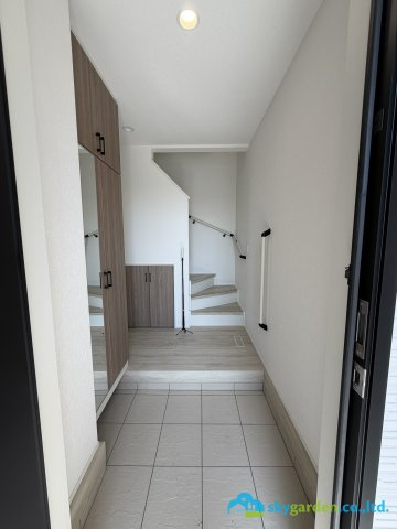 伊勢原市石田1期　新築戸建　全4棟2号棟の玄関