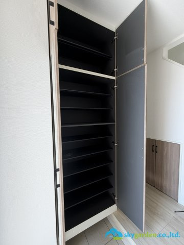 伊勢原市石田1期　新築戸建　全4棟2号棟の玄関