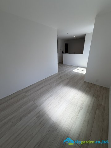 伊勢原市石田1期　新築戸建　全4棟2号棟の居間・リビング