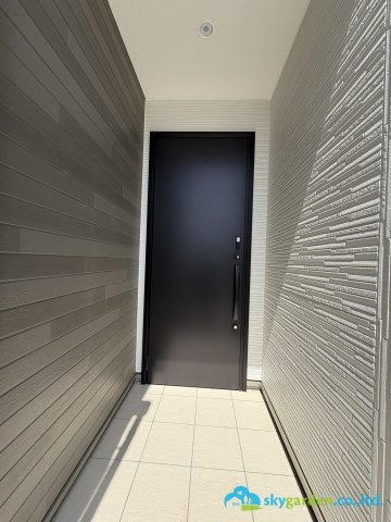 伊勢原市石田1期　新築戸建　全4棟2号棟の玄関
