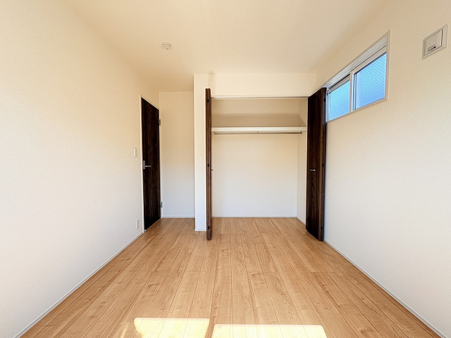 【洋室】 | 練馬区西大泉4丁目　新築一戸建住宅　全1棟　(保谷店) | 2階5.25帖/さまざまな家具を取り入れやすいナチュラルな内装。