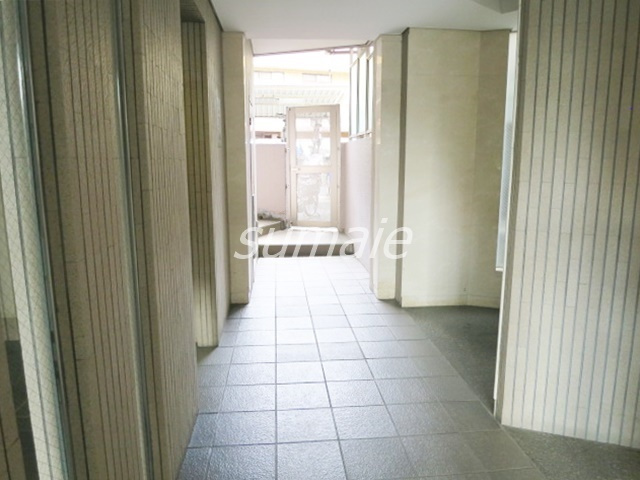 ＣＨＡＮＣＥ－ＢＥＲＧのロビー|重厚感のあるエントランスロビーです☆