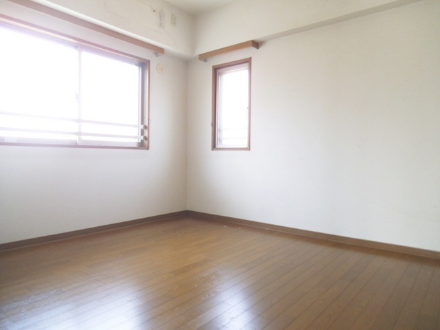 ＣＨＡＮＣＥ－ＢＥＲＧの寝室|2面採光の明るいお部屋！