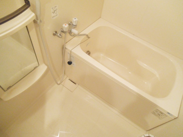 ＣＨＡＮＣＥ－ＢＥＲＧの浴室|嬉しい鏡付きのバスルーム！