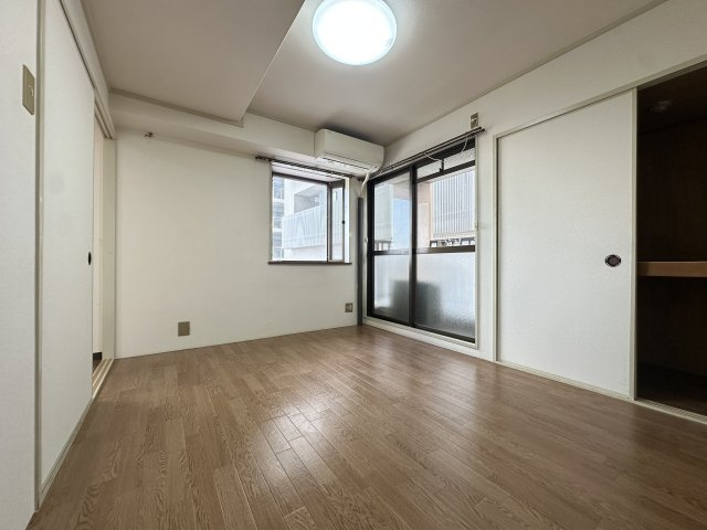 グランドハイツ万代東の寝室