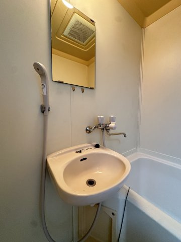 グランドハイツ万代東の洗面所