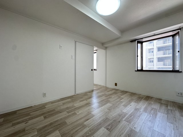 グランドハイツ万代東の洋室