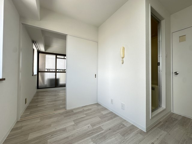 グランドハイツ万代東の居間・リビング