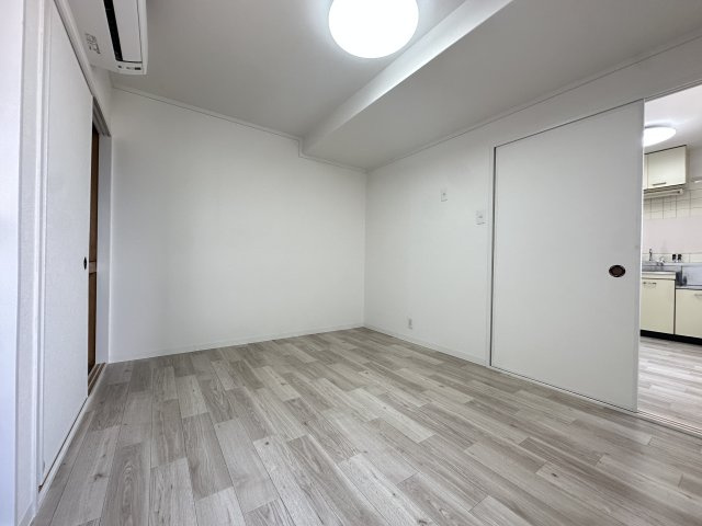 グランドハイツ万代東の寝室