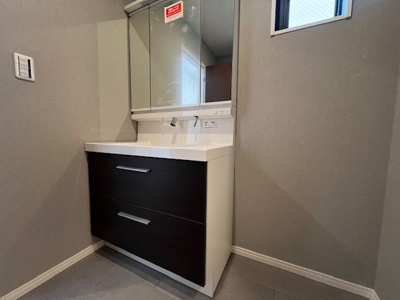 【独立洗面台】 | 湘南台4丁目　4期 | 独立洗面台、朝の身支度には欠かせません