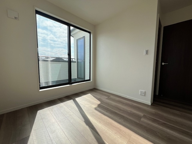 【寝室】 | 湘南台4丁目　4期 | 落ち着いた色調の寝室です