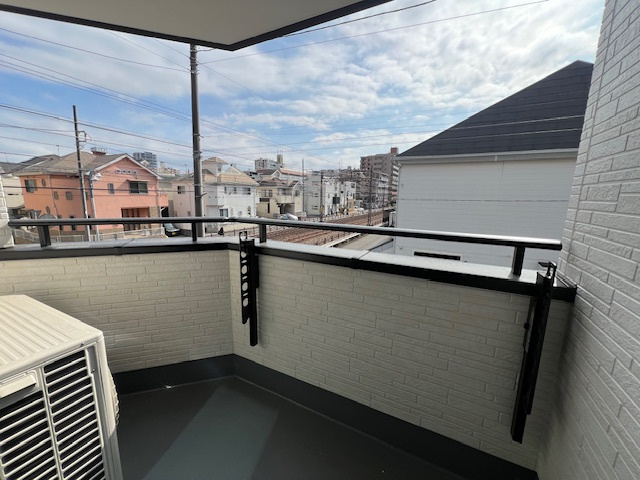 【バルコニー】 | 湘南台4丁目　4期 | 外からの目が気にならないバルコニーで洗濯物が干せます