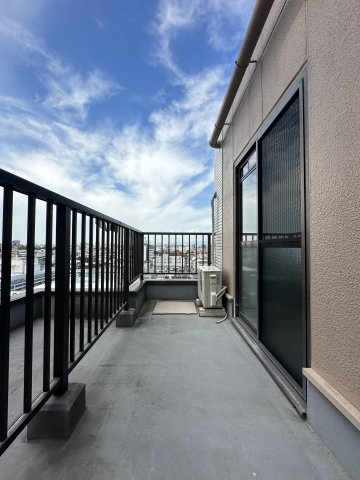 グランドハイツ万代東のバルコニー