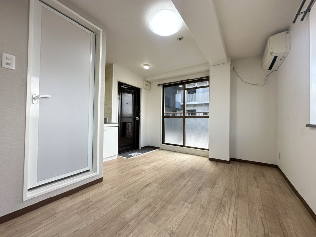 グランドハイツ万代東の居間・リビング