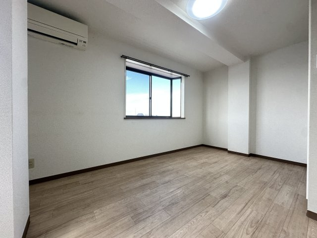 グランドハイツ万代東の寝室