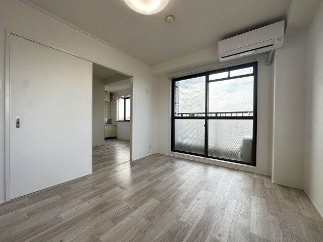 グランドハイツ万代東の洋室